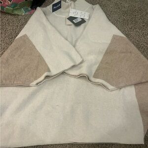MaxMara Elegant Cream and Tan Poncho